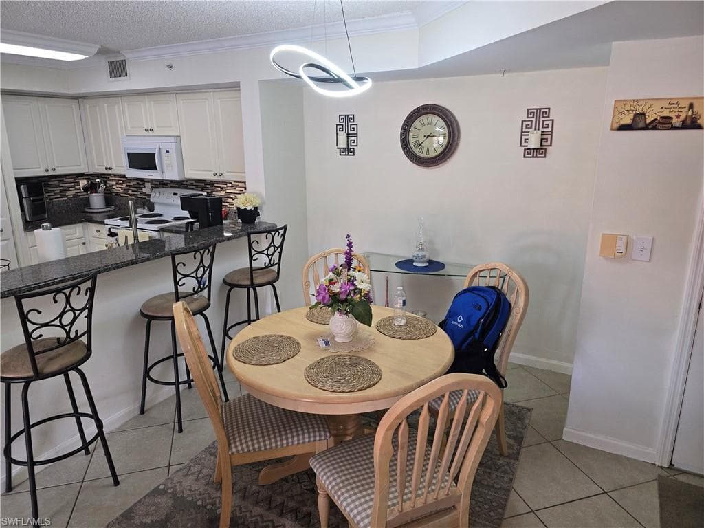 1210 Wildwood Lakes BLVD # 203, NAPLES FL 34104-24