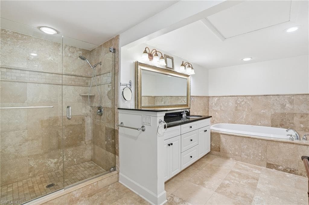 17037 Marina Cove LN, FORT MYERS FL 33908-23