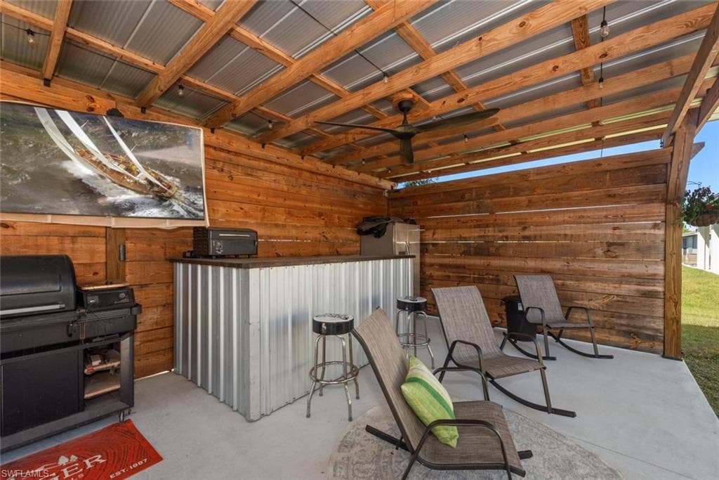 6139 Hendley CT, FORT MYERS FL 33905-26