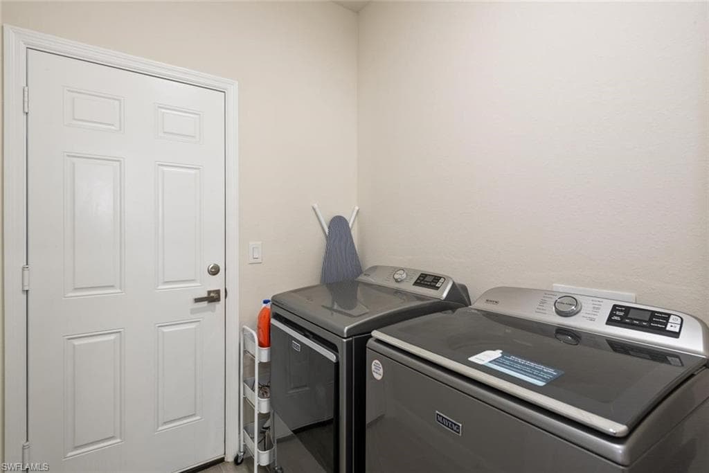 6139 Hendley CT, FORT MYERS FL 33905-12