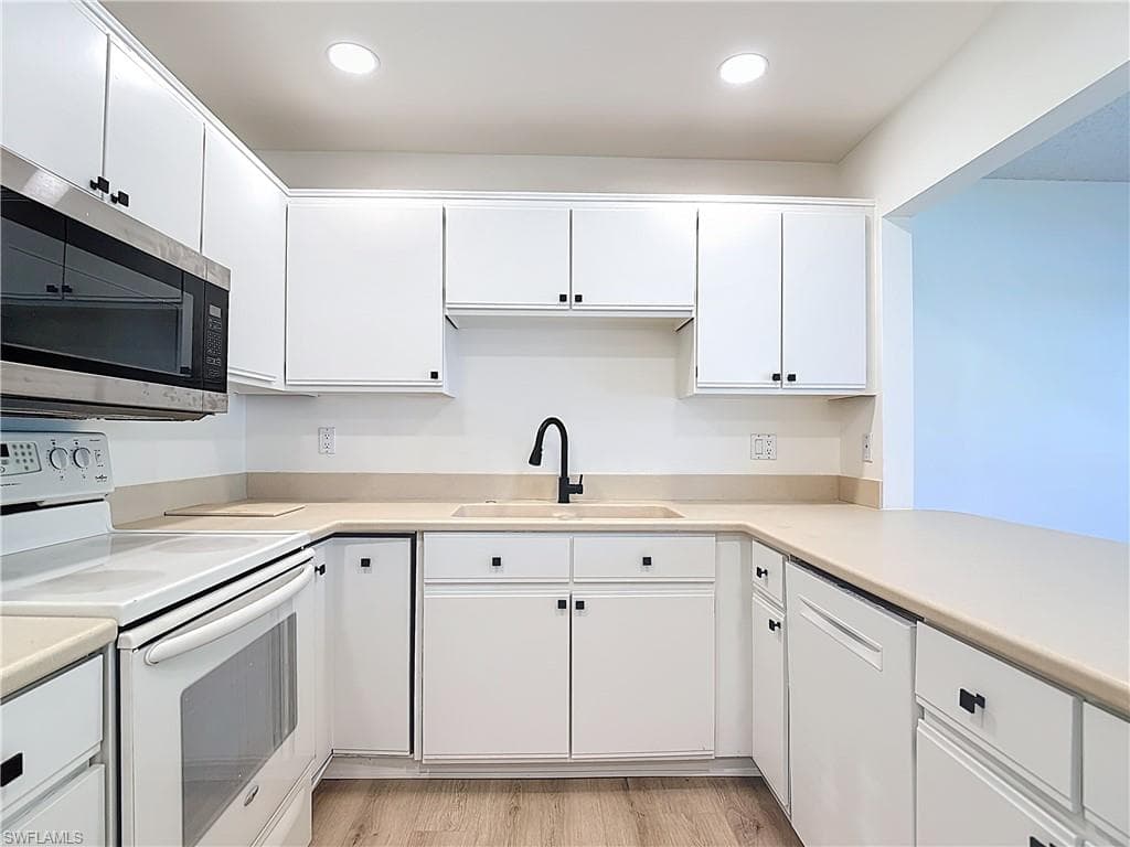 6884 Sandtrap DR # 4, FORT MYERS FL 33919-13