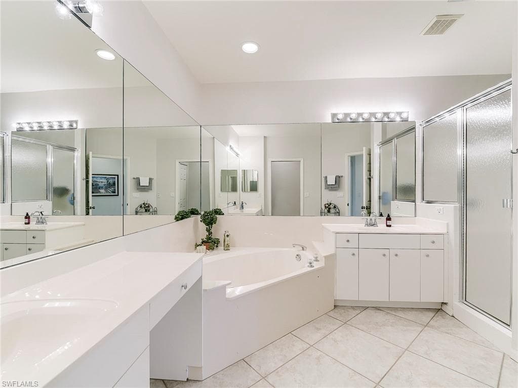 8461 Southbridge DR # 4, ESTERO FL 33967-22