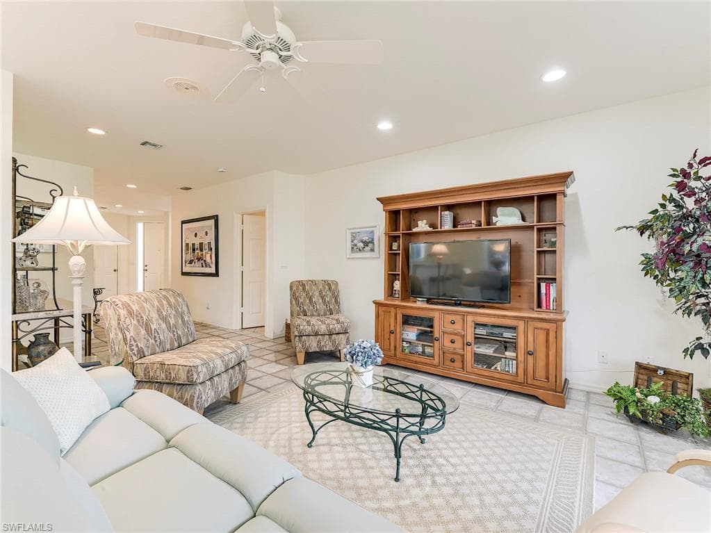 8461 Southbridge DR # 4, ESTERO FL 33967-5