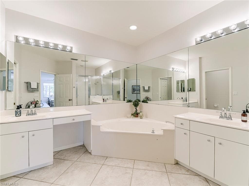 8461 Southbridge DR # 4, ESTERO FL 33967-21