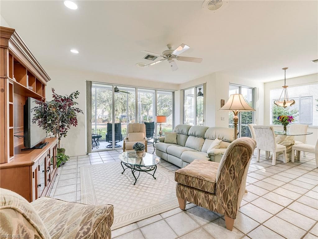 8461 Southbridge DR # 4, ESTERO FL 33967-4