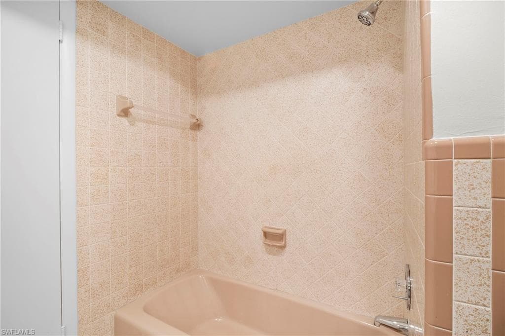 5091 Westminster DR-16