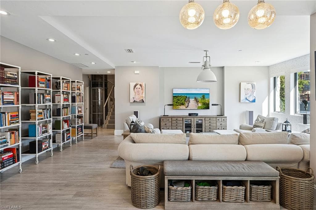 1135 3rd AVE S # 119, NAPLES FL 34102-17