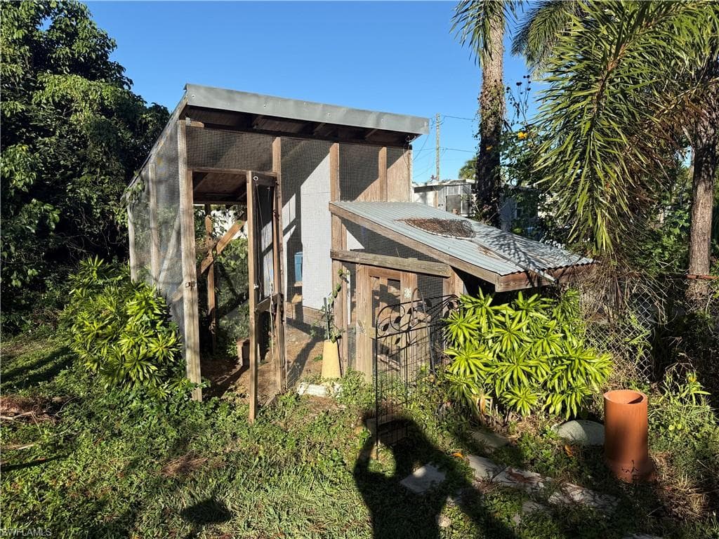 77 Oak ST, NORTH FORT MYERS FL 33903-5