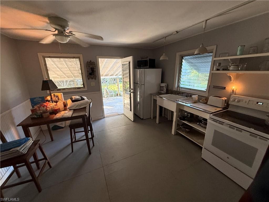 77 Oak ST, NORTH FORT MYERS FL 33903-12