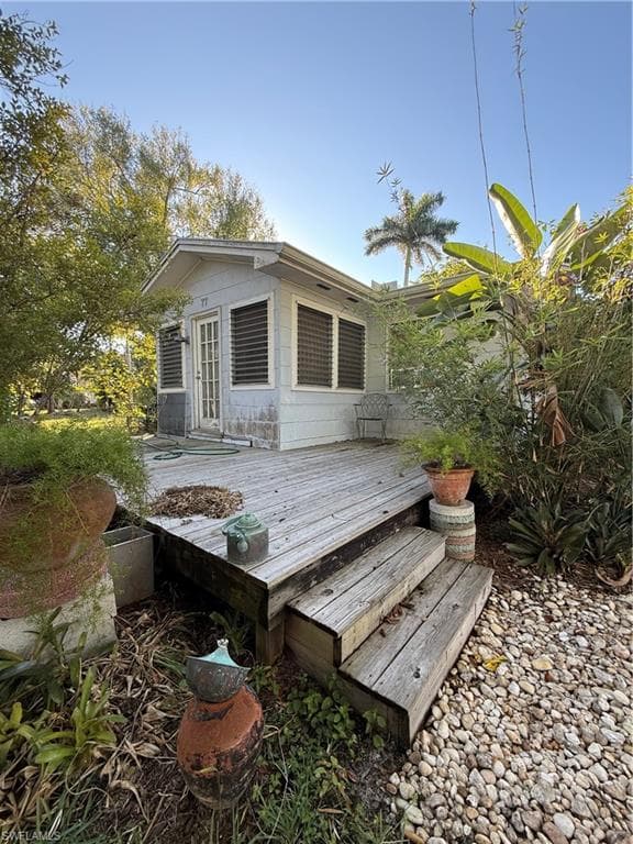 77 Oak ST, NORTH FORT MYERS FL 33903-4