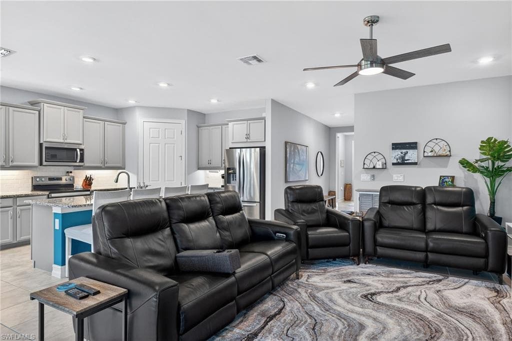 3873 Crosswater DR, NORTH FORT MYERS FL 33917-1