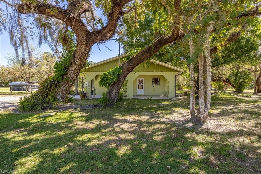 1301 Jacks LN, FORT DENAUD FL 33935-1