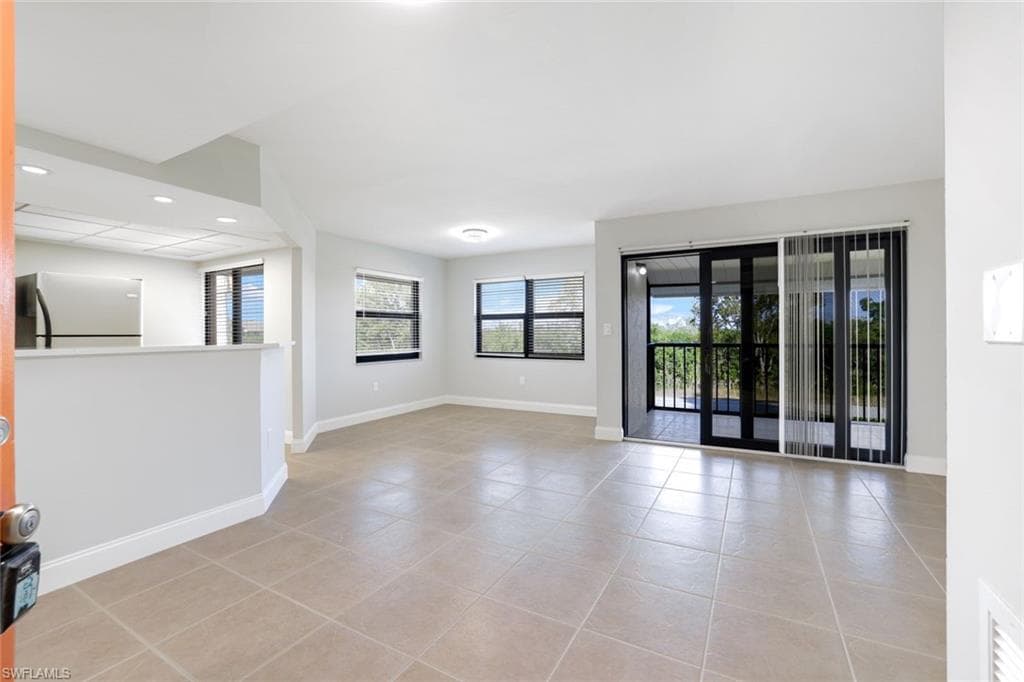 1508 Mainsail DR # 16, NAPLES FL 34114-8