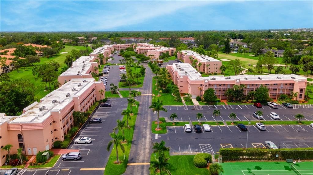 190 Turtle Lake CT # 311, NAPLES FL 34105-46