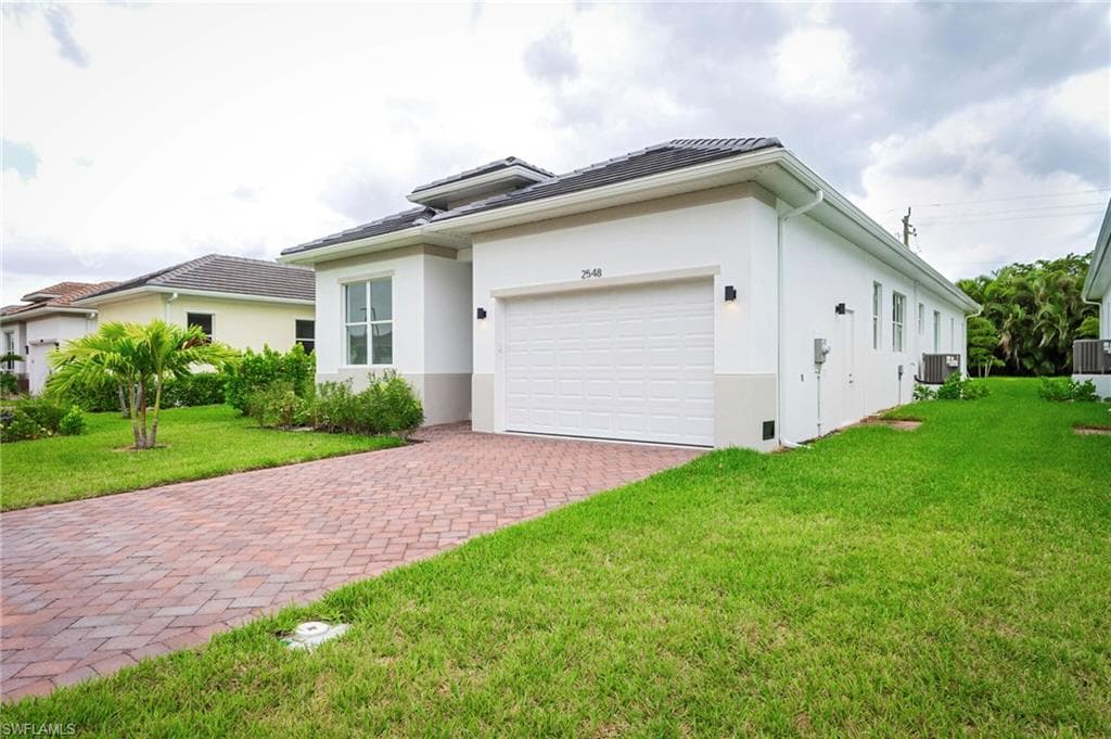 2548 Linda DR, NAPLES FL 34112-1