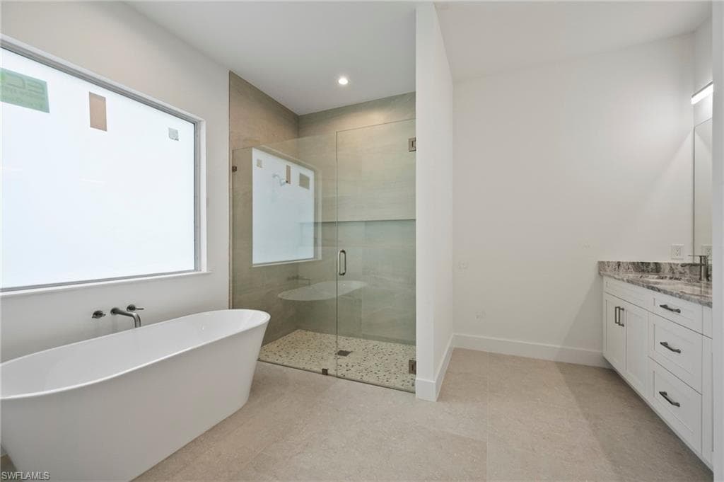 2548 Linda DR, NAPLES FL 34112-11