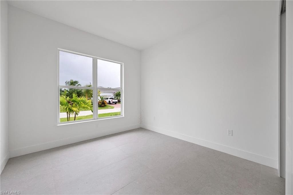 2548 Linda DR, NAPLES FL 34112-6