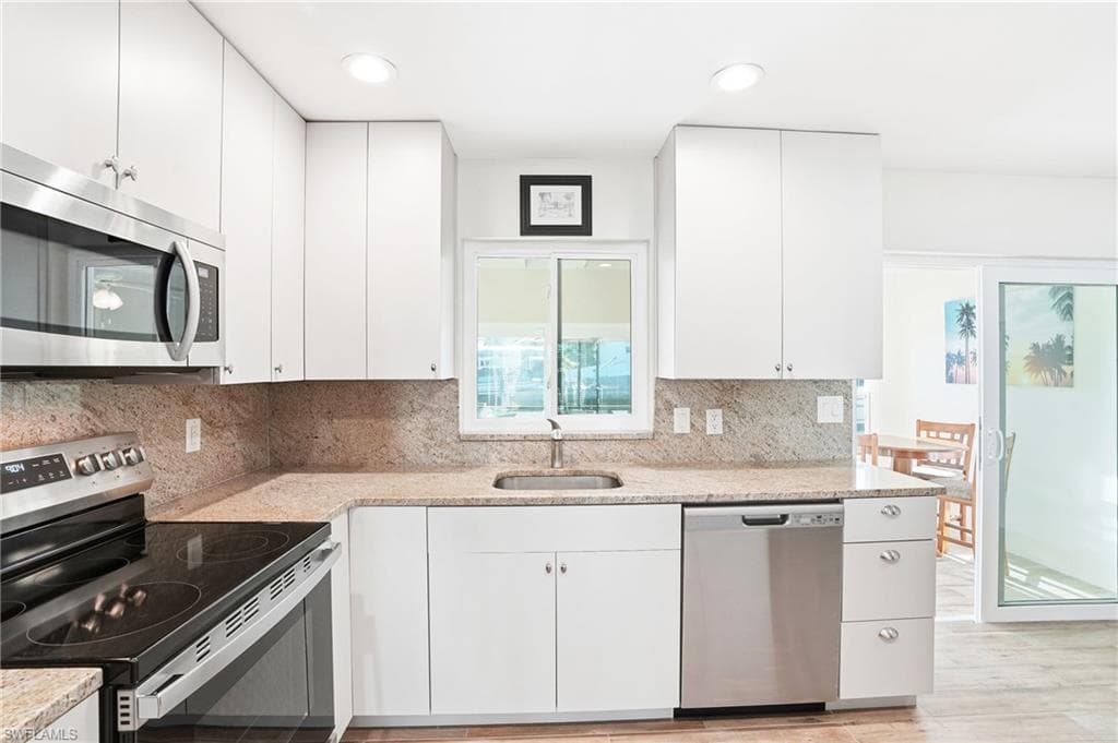 2821 Bruce ST, MATLACHA FL 33993-9