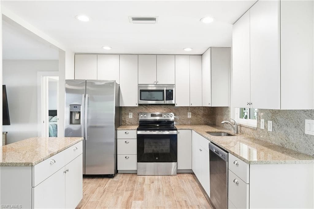 2821 Bruce ST, MATLACHA FL 33993-7