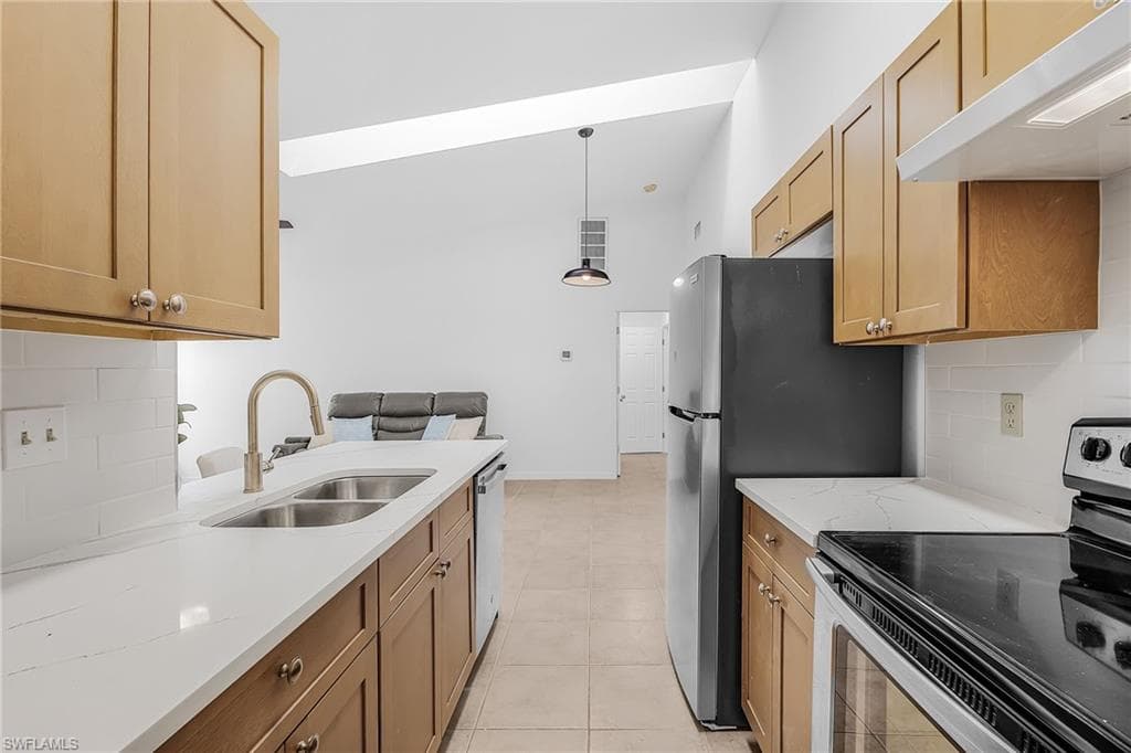 1518 SW Courtyards LN # 199, CAPE CORAL FL 33914-2