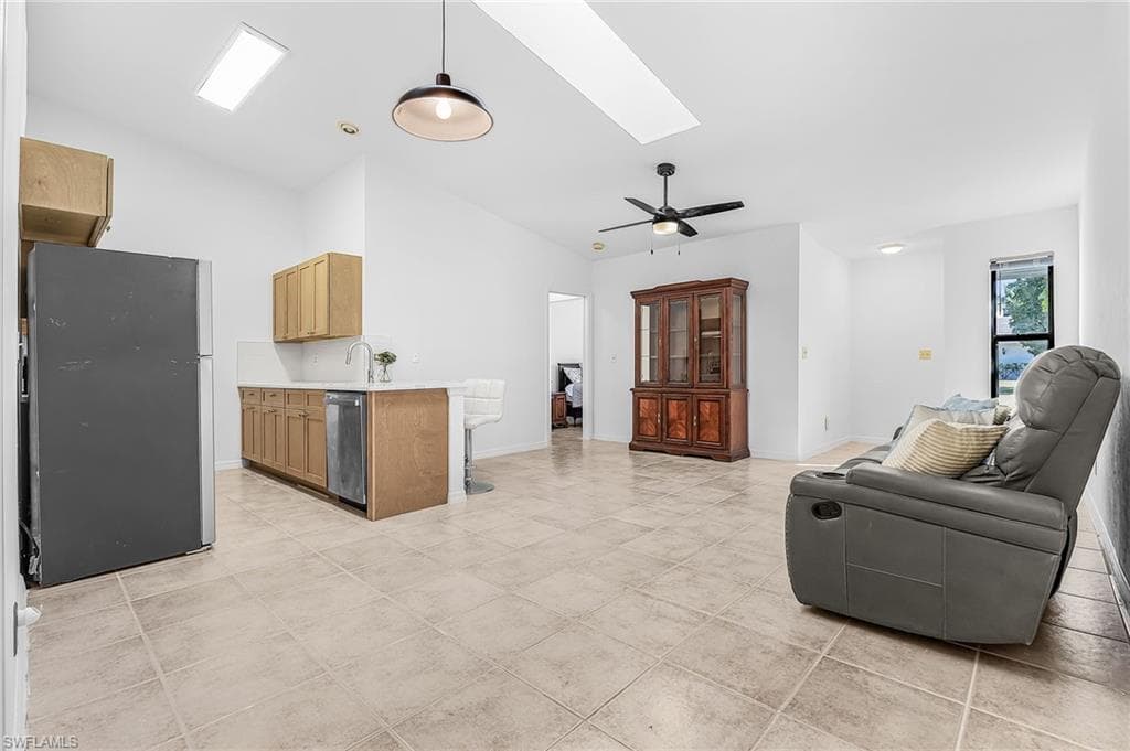 1518 SW Courtyards LN # 199, CAPE CORAL FL 33914-13