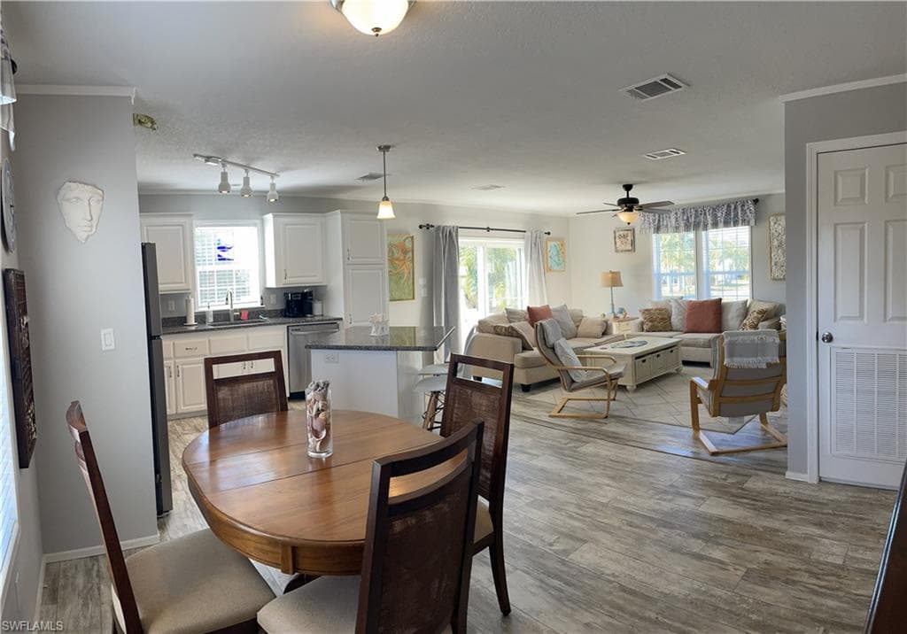 5520 Rainbow DR, BOKEELIA FL 33922-2