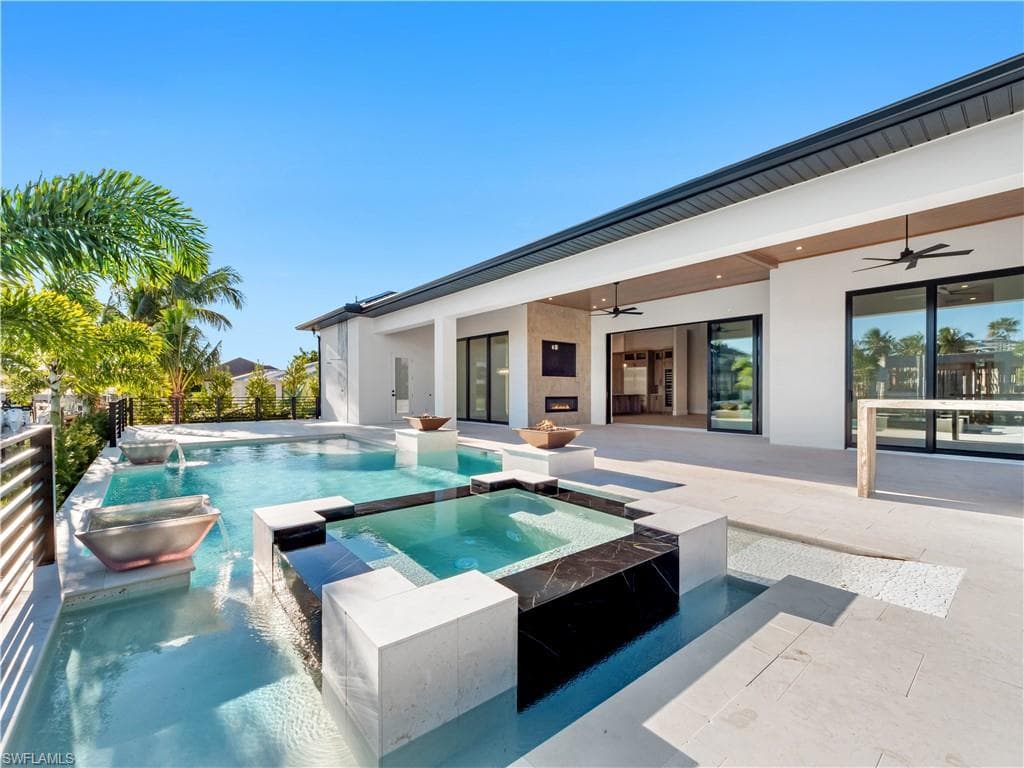 111 Montrose DR, FORT MYERS FL 33919-2