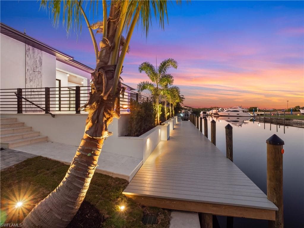 111 Montrose DR, FORT MYERS FL 33919-17