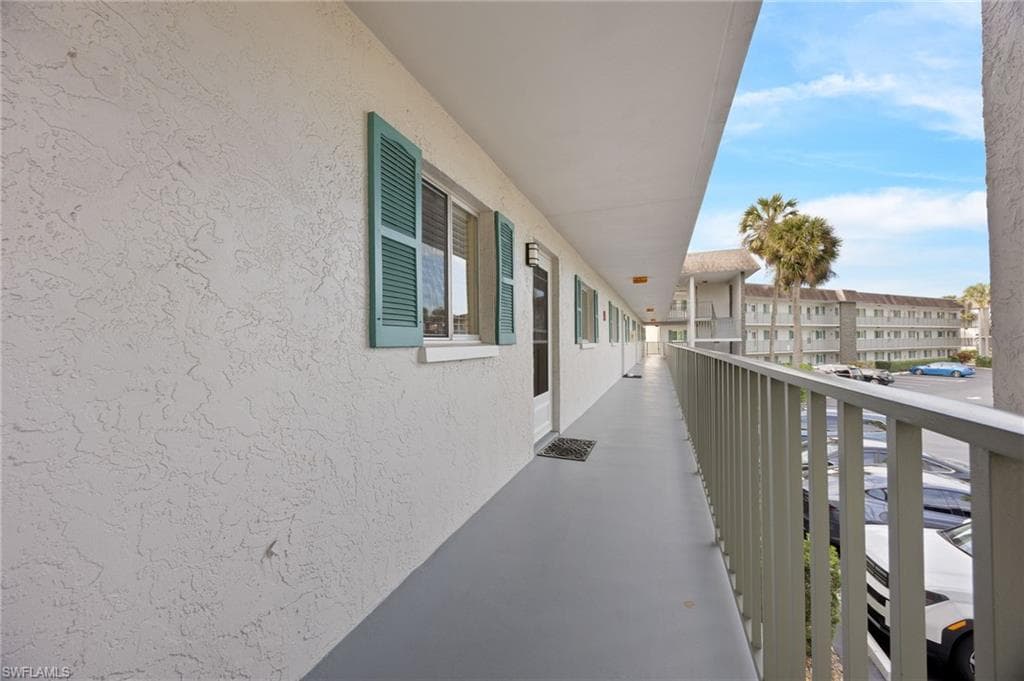 5683 Rattlesnake Hammock RD # 202, NAPLES FL 34113-26