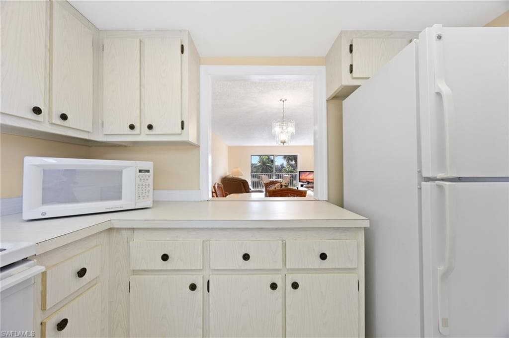 5683 Rattlesnake Hammock RD # 202, NAPLES FL 34113-11