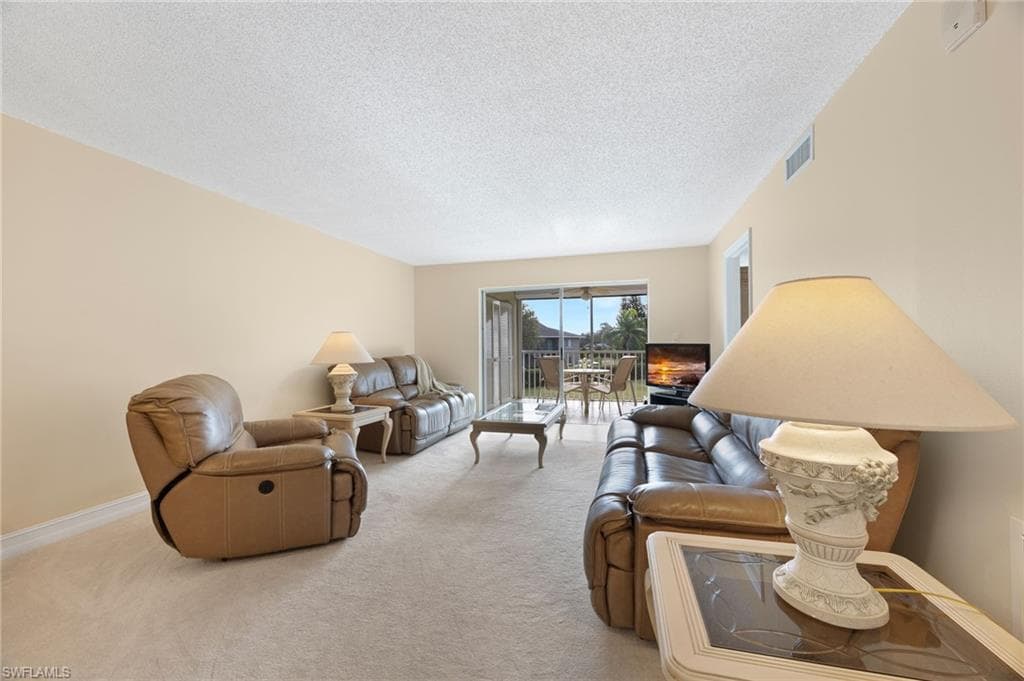 5683 Rattlesnake Hammock RD # 202, NAPLES FL 34113-6