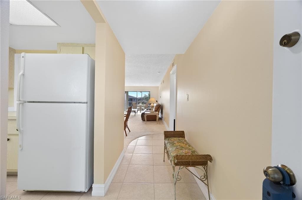 5683 Rattlesnake Hammock RD # 202, NAPLES FL 34113-2