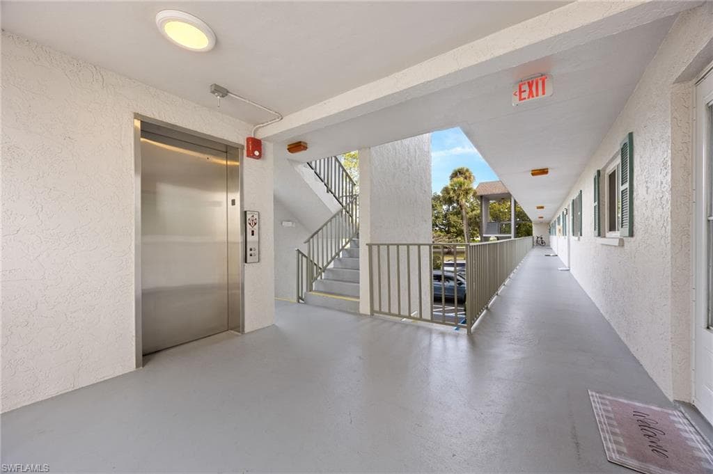 5683 Rattlesnake Hammock RD # 202, NAPLES FL 34113-24