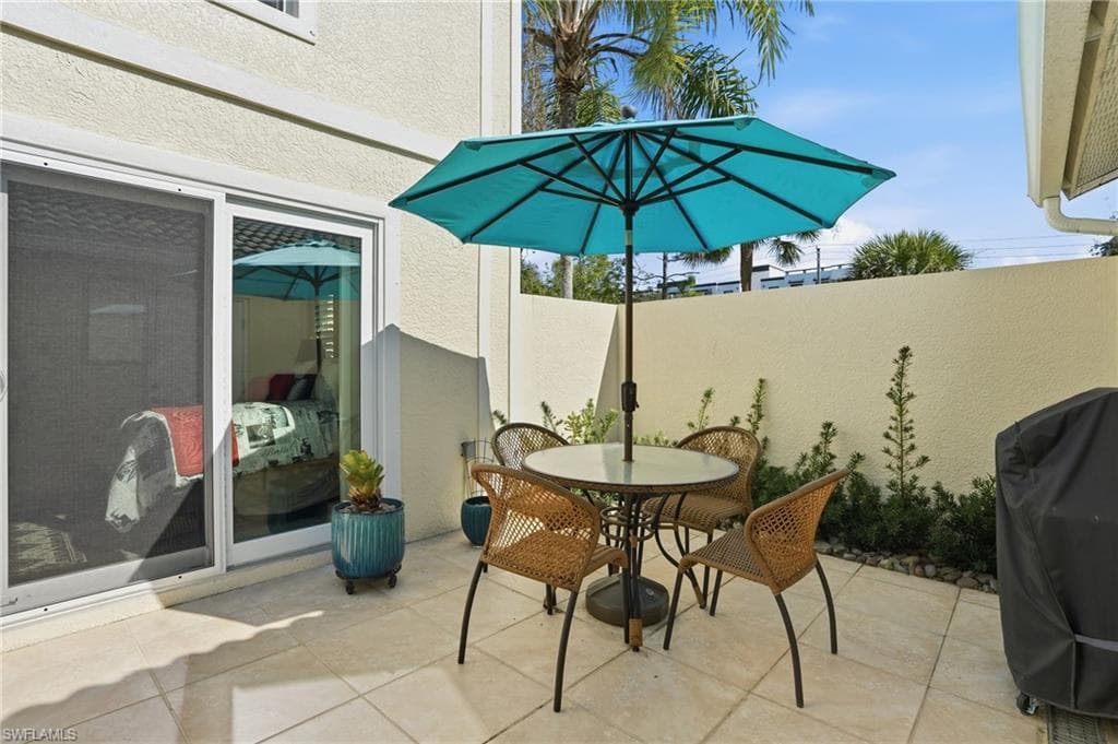 4945 Cougar CT S # 4, NAPLES FL 34109-35