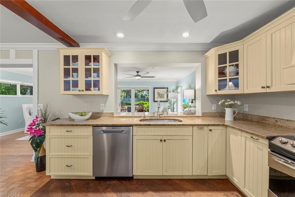 3325 AVOCADO DR, FORT MYERS FL 33901-8