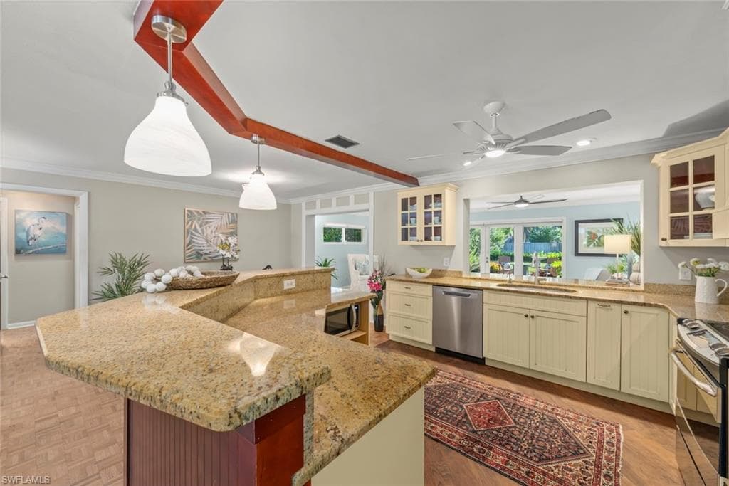 3325 AVOCADO DR, FORT MYERS FL 33901-7