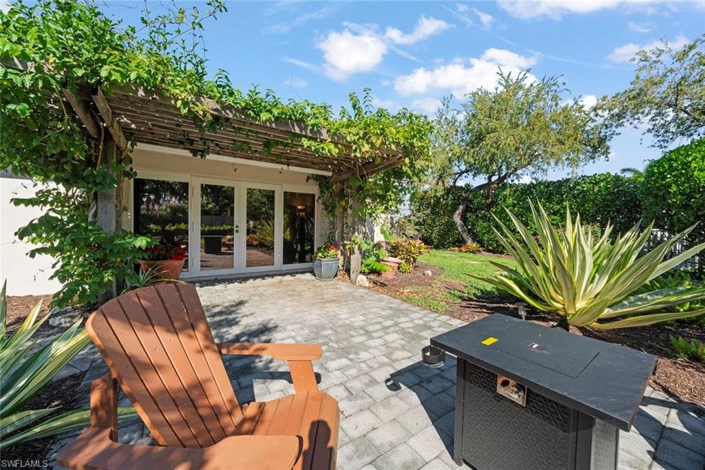 3325 AVOCADO DR, FORT MYERS FL 33901-20