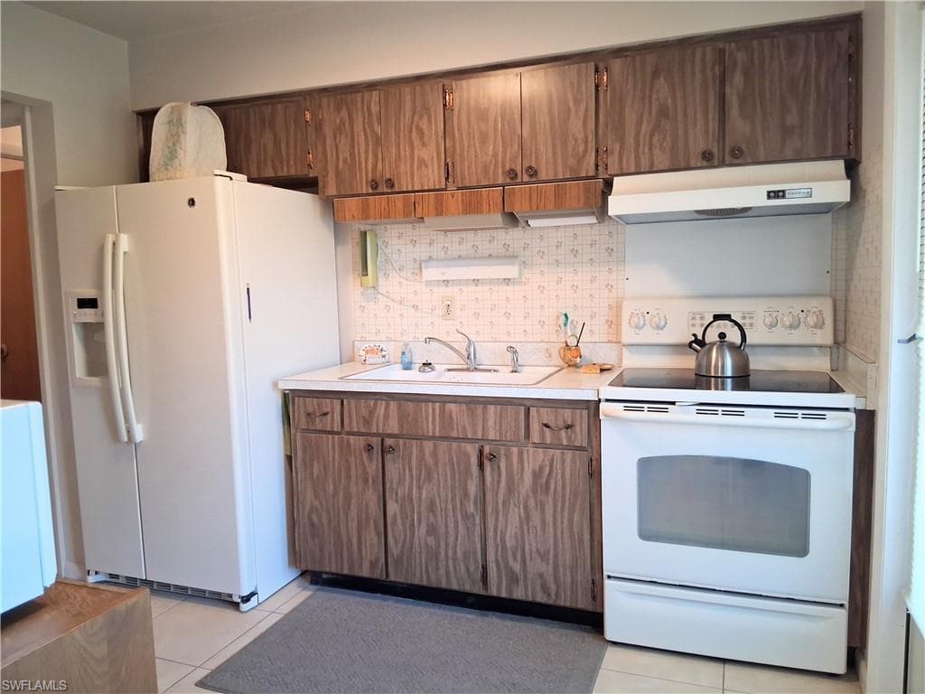 2 Tangelo CT, LEHIGH ACRES FL 33936-5