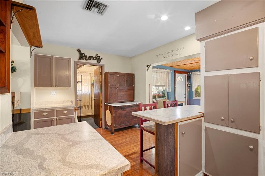 2114 E Gardenia CIR, NORTH FORT MYERS FL 33917-16