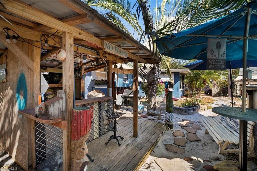 2114 E Gardenia CIR, NORTH FORT MYERS FL 33917-42