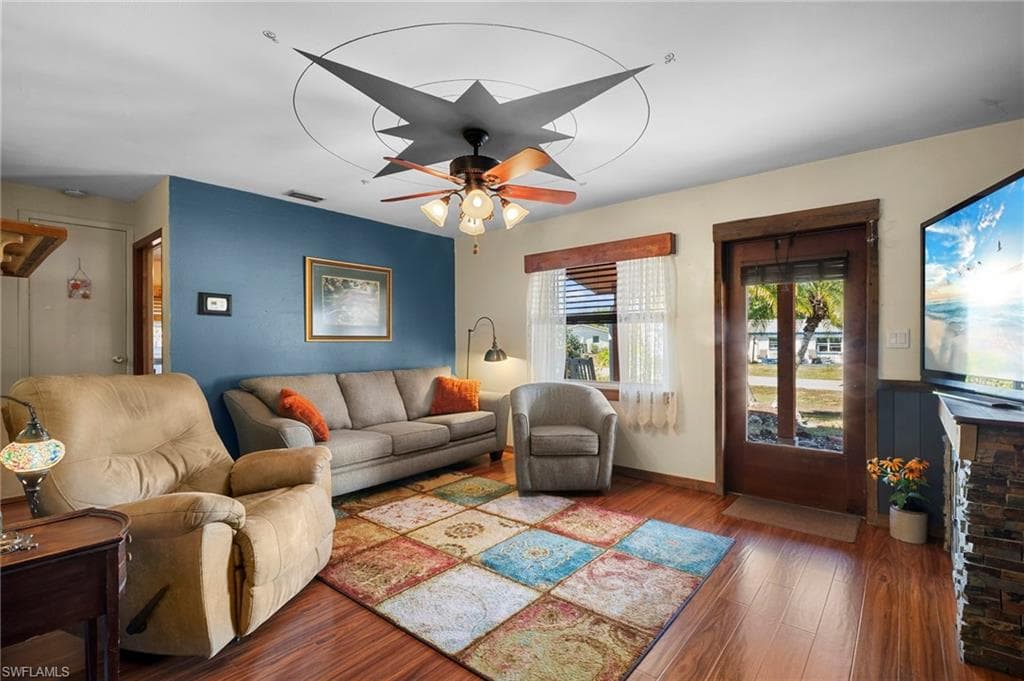 2114 E Gardenia CIR, NORTH FORT MYERS FL 33917-6