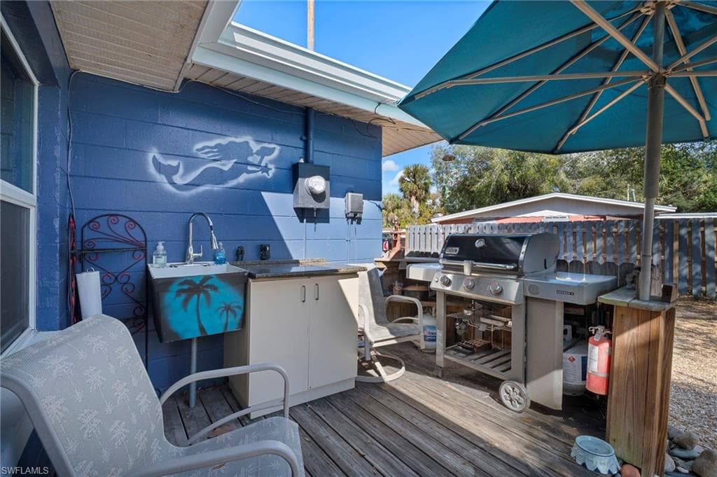 2114 E Gardenia CIR, NORTH FORT MYERS FL 33917-35