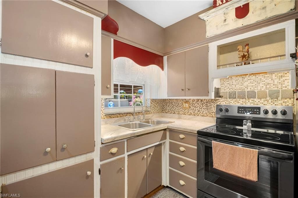 2114 E Gardenia CIR, NORTH FORT MYERS FL 33917-14