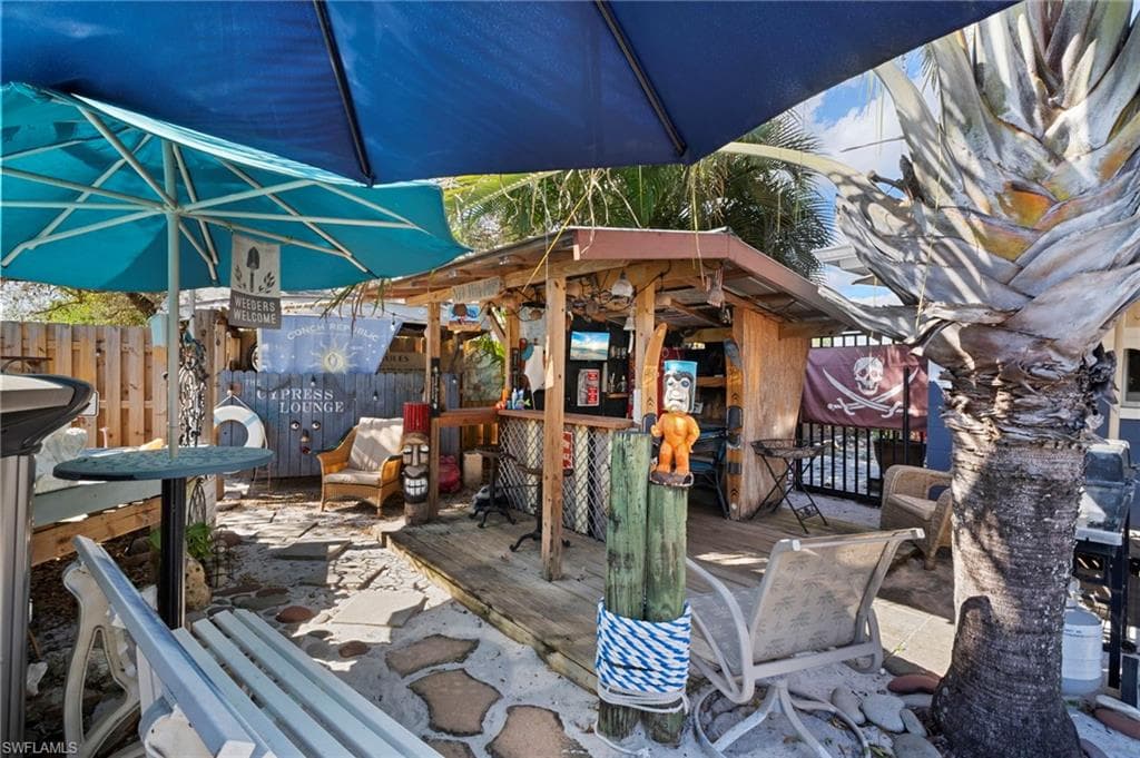 2114 E Gardenia CIR, NORTH FORT MYERS FL 33917-39