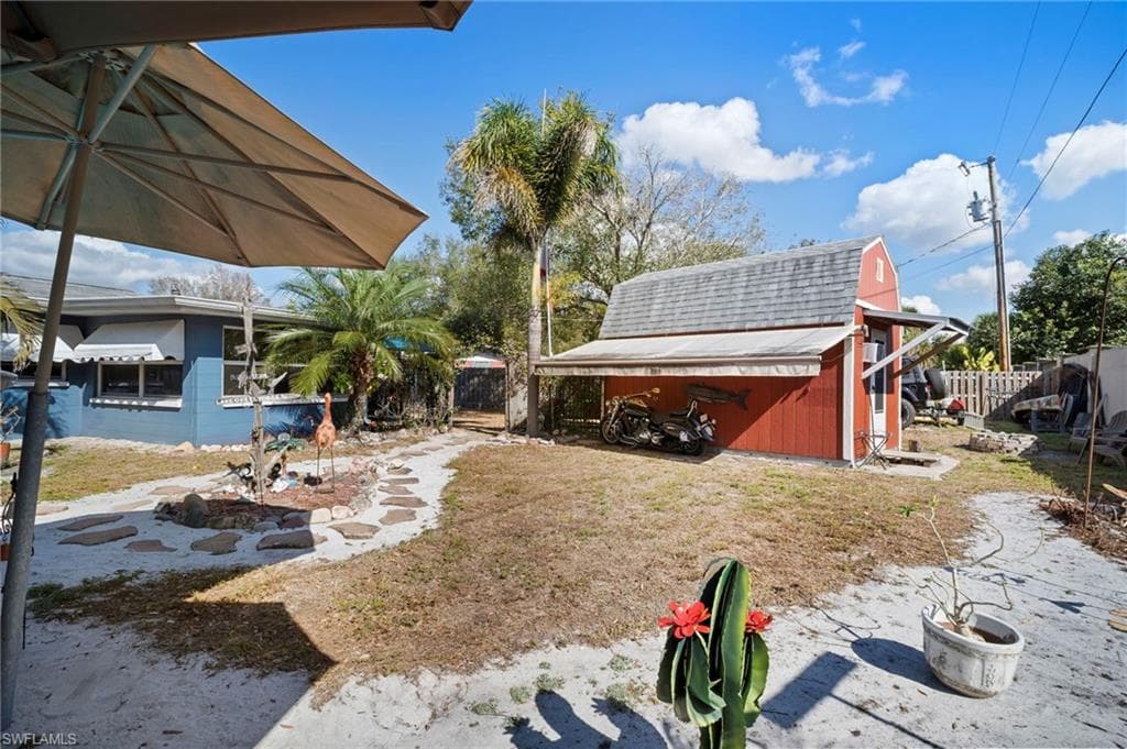 2114 E Gardenia CIR, NORTH FORT MYERS FL 33917-38