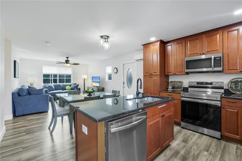 3561 Thomasson DR, NAPLES FL 34112-8