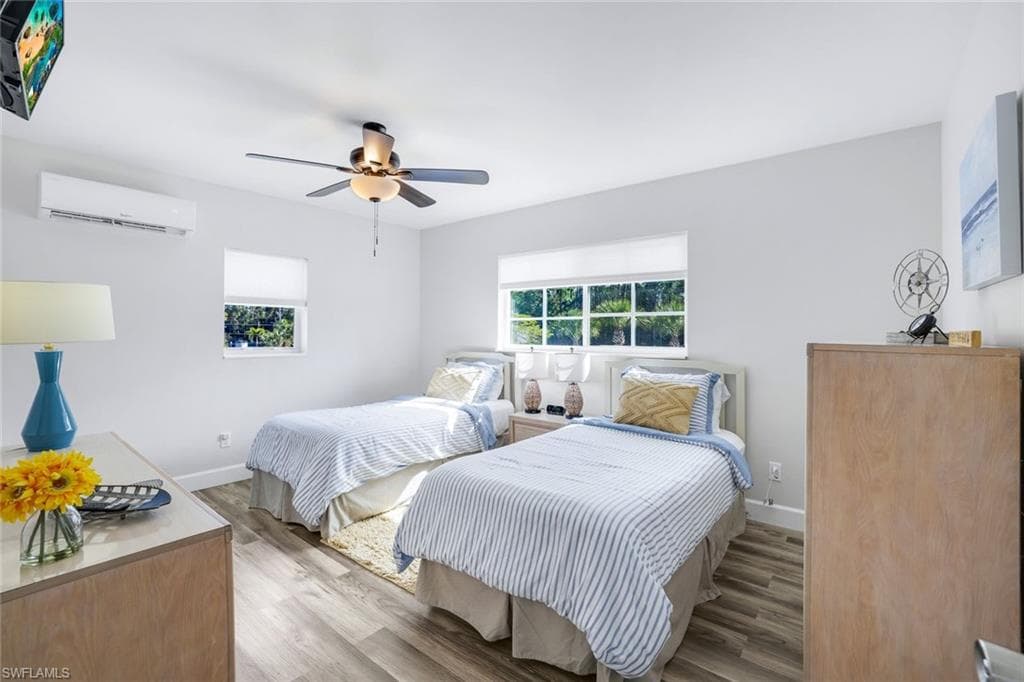 3561 Thomasson DR, NAPLES FL 34112-14