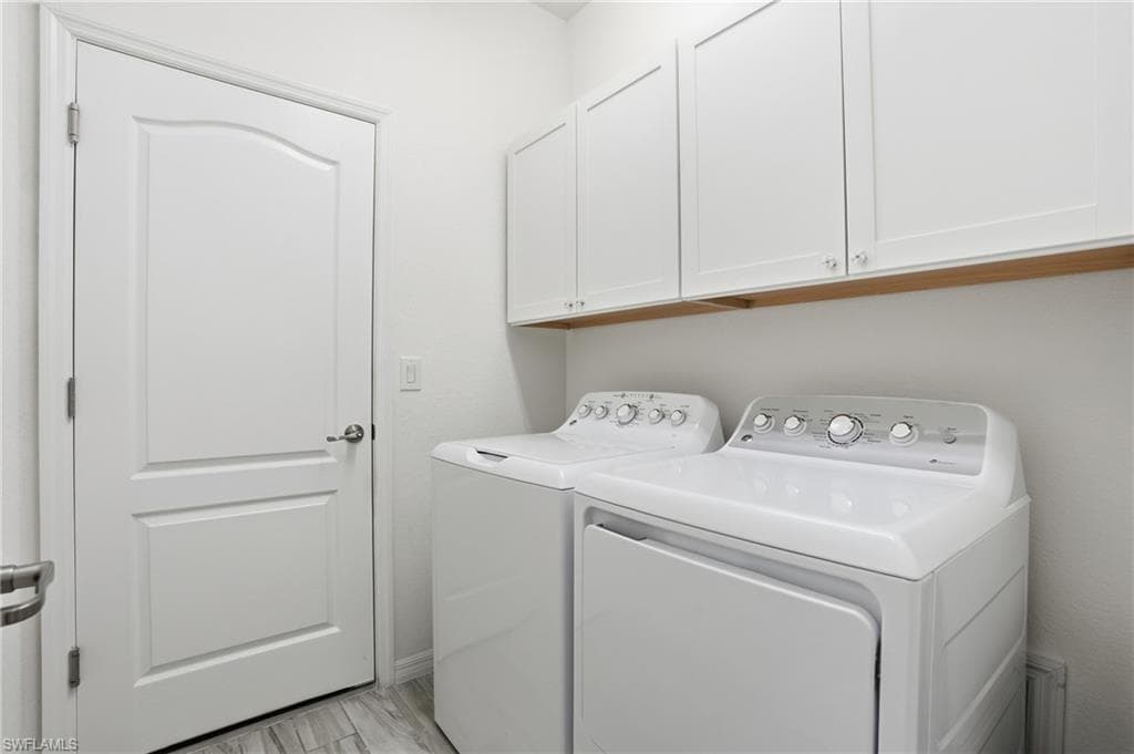 9551 Albero CT, FORT MYERS FL 33908-22