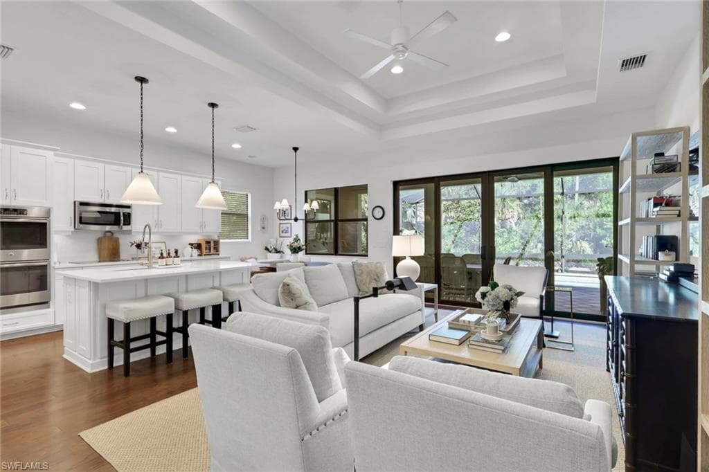 9333 Isla Bella Circle, BONITA SPRINGS FL 34135-5