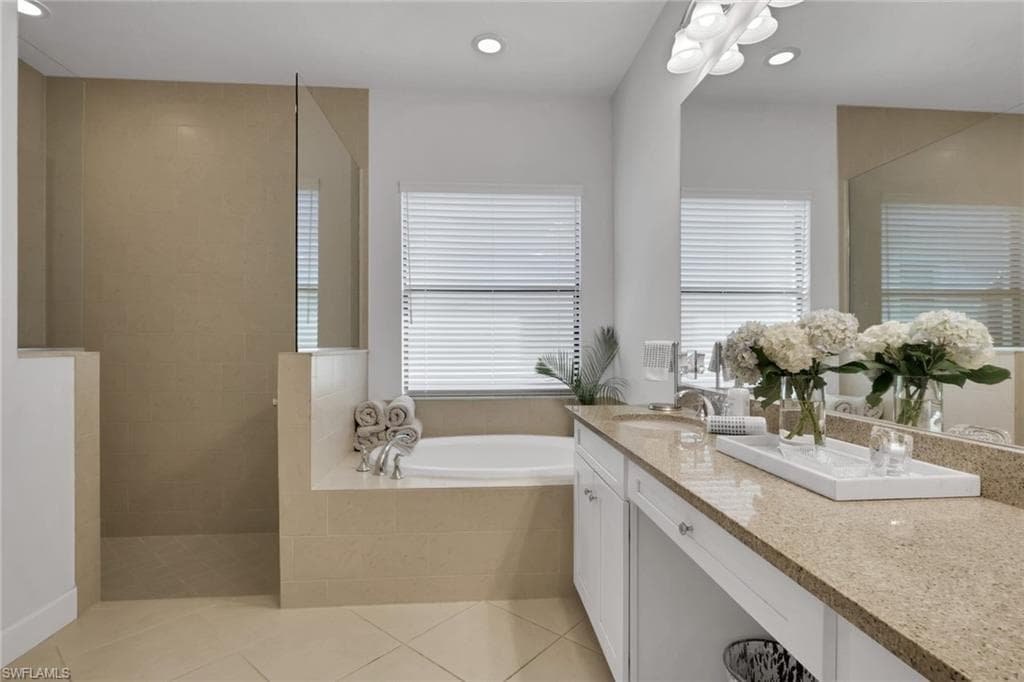 9333 Isla Bella Circle, BONITA SPRINGS FL 34135-11